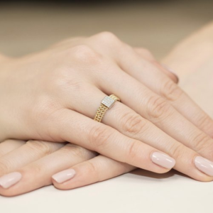 Pierścionek z Brylantami 0,08ct z białego złota próby 585. W-353B